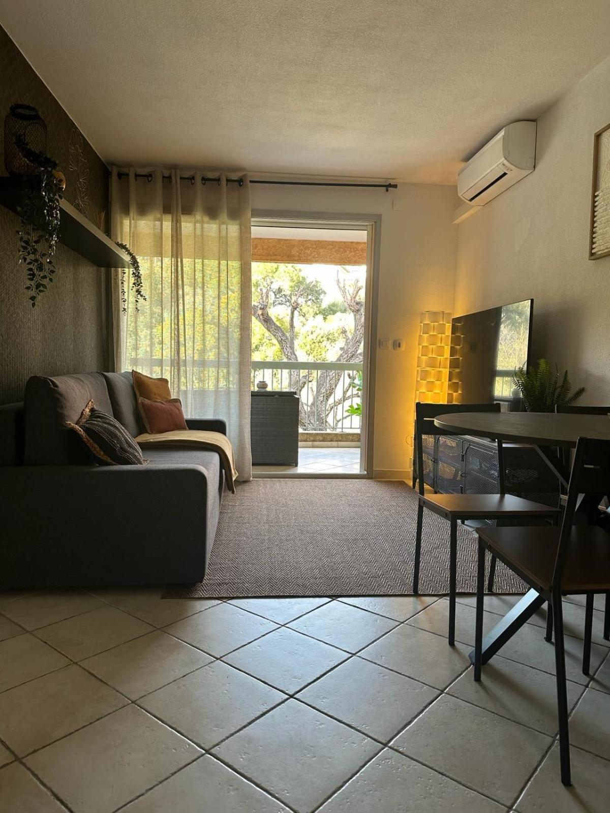 Appartement Residence Santa Barbara Avec Piscine Et A 750M De La Plage Cavalaire-sur-Mer Exteriér fotografie