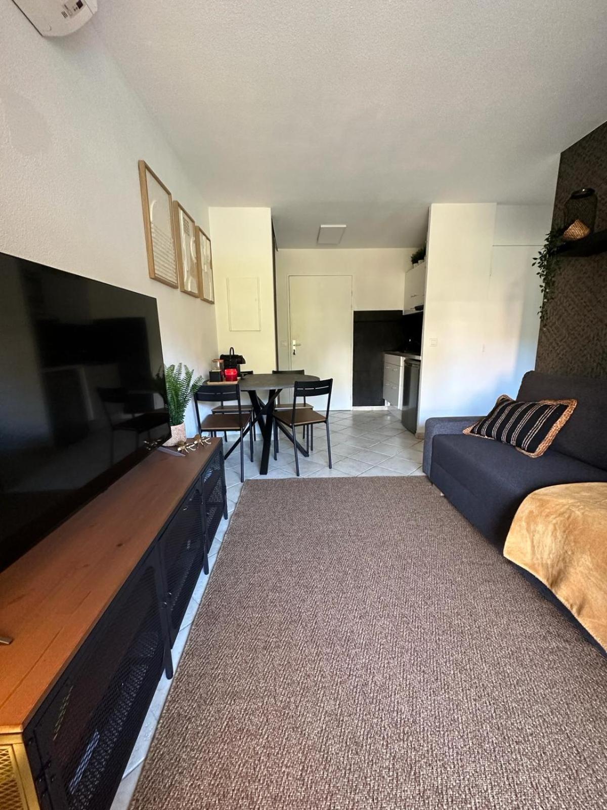 Appartement Residence Santa Barbara Avec Piscine Et A 750M De La Plage Cavalaire-sur-Mer Exteriér fotografie