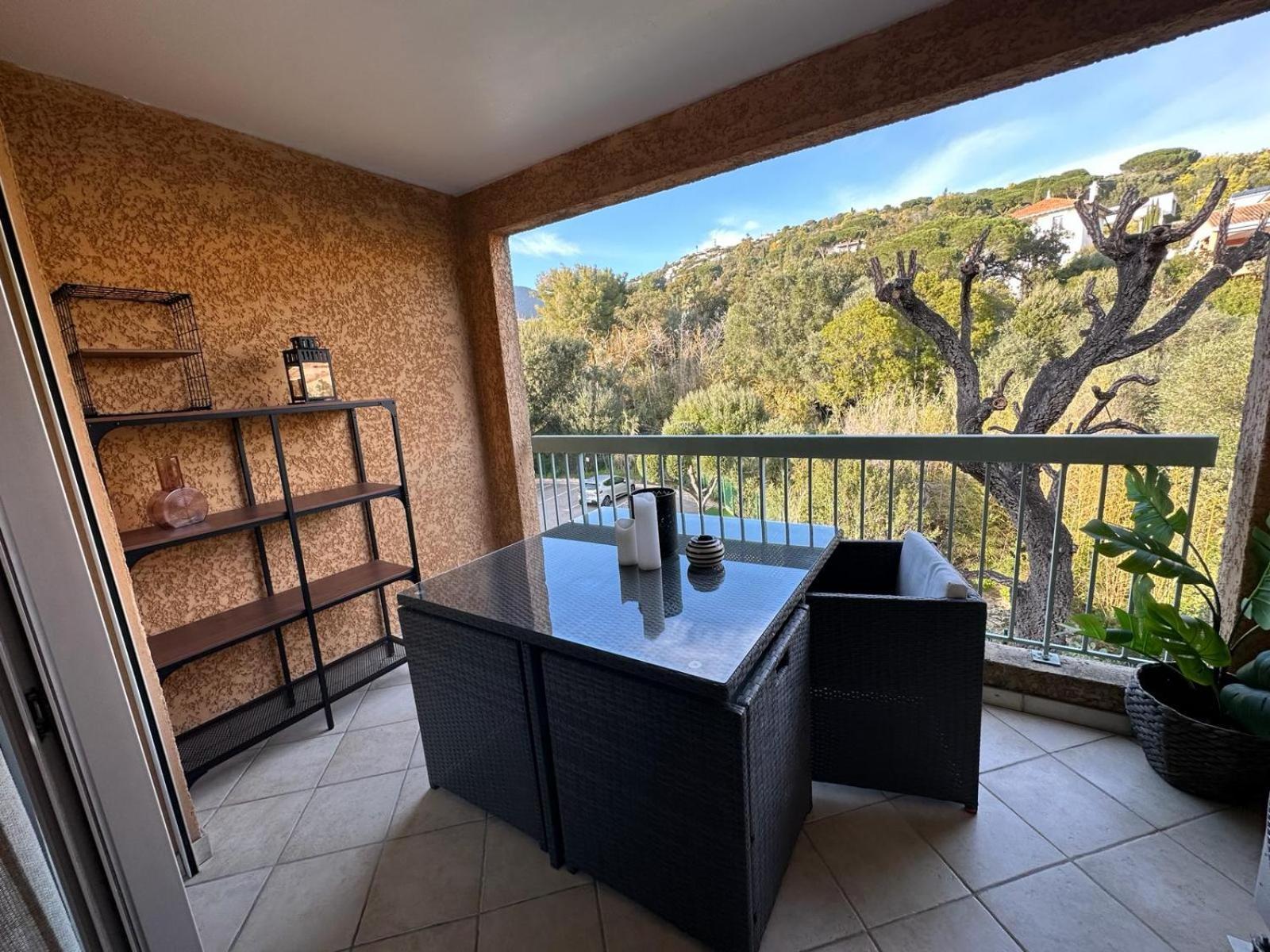Appartement Residence Santa Barbara Avec Piscine Et A 750M De La Plage Cavalaire-sur-Mer Exteriér fotografie